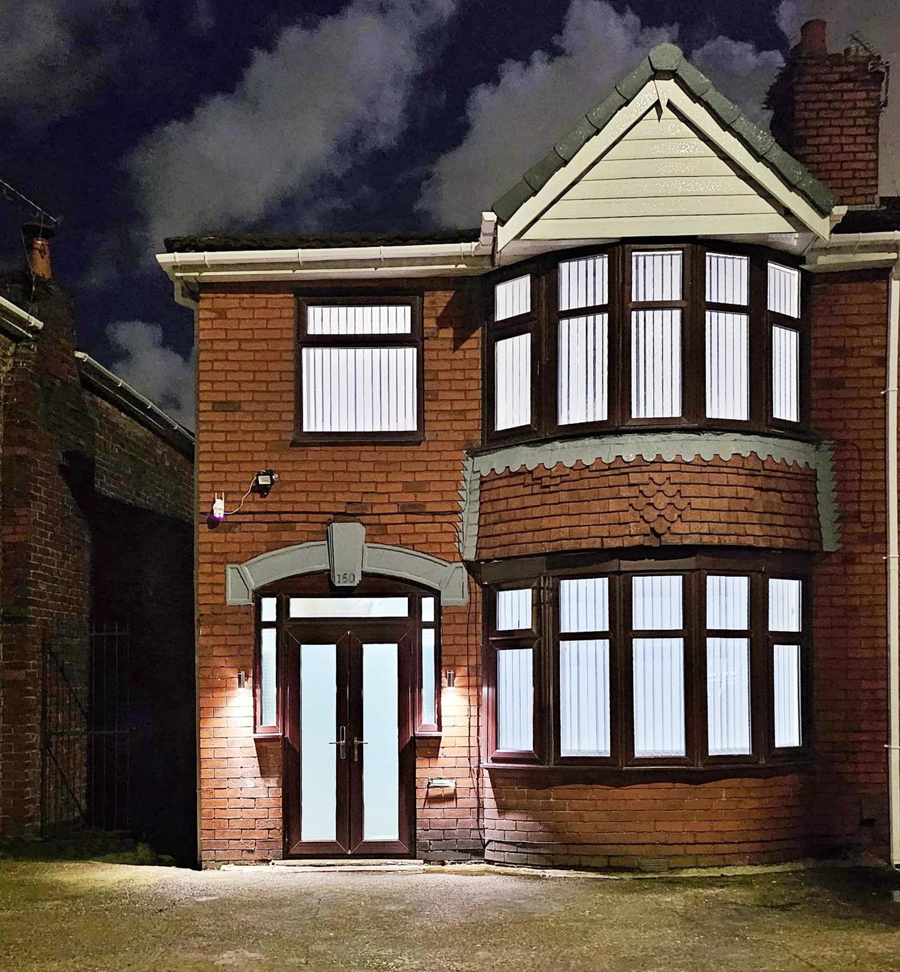 Full Home In Heywood Street Near Cheetham Hill — Photos 2